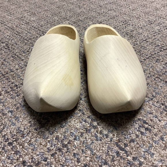 Vintage Kids Wooden Clogs by the Wooden Shoe Factory Holland, Michigan * Kids 11 - Picture 4 of 8